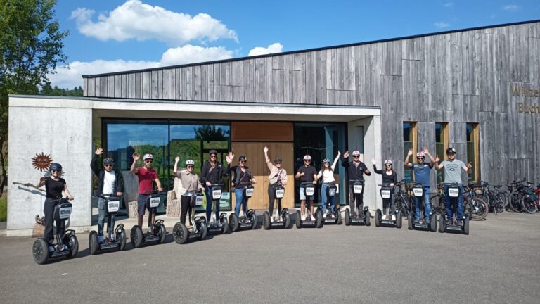 Teilnehmer auf einer geführten Segway Tour in Freiburg im Breisgau