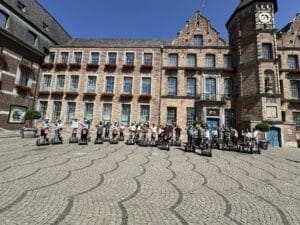 Segway-Tour in Bonn durch grüne Parks mit Blick auf das Poppelsdorfer Schloss